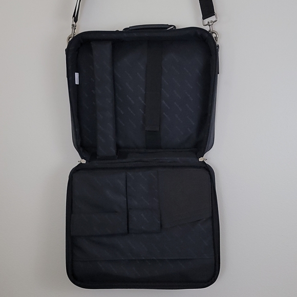 Targus Black Briefcase 16"X13"X4" - Picture 3 of 16